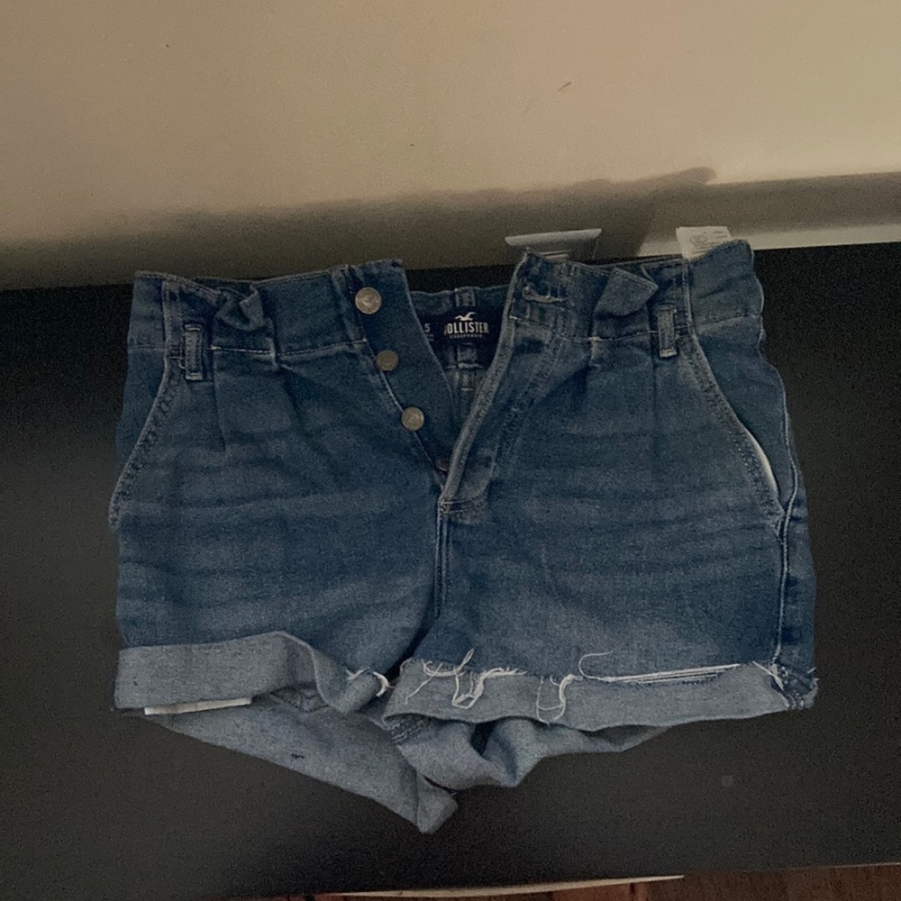 -size 5 cute must have mom shorts from hollister